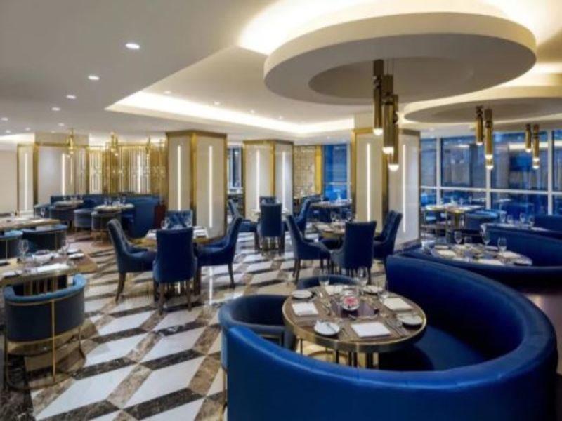 Sheraton Makkah Jabal Al Kaaba Hotel Мекка Экстерьер фото The interior of the restaurant