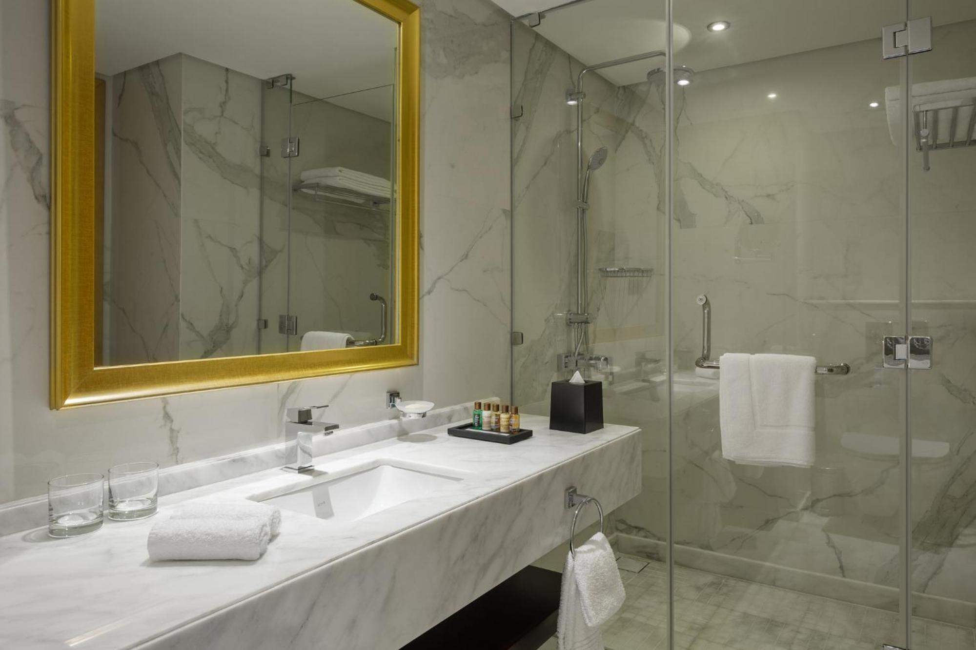 Sheraton Makkah Jabal Al Kaaba Hotel Мекка Экстерьер фото Bathroom